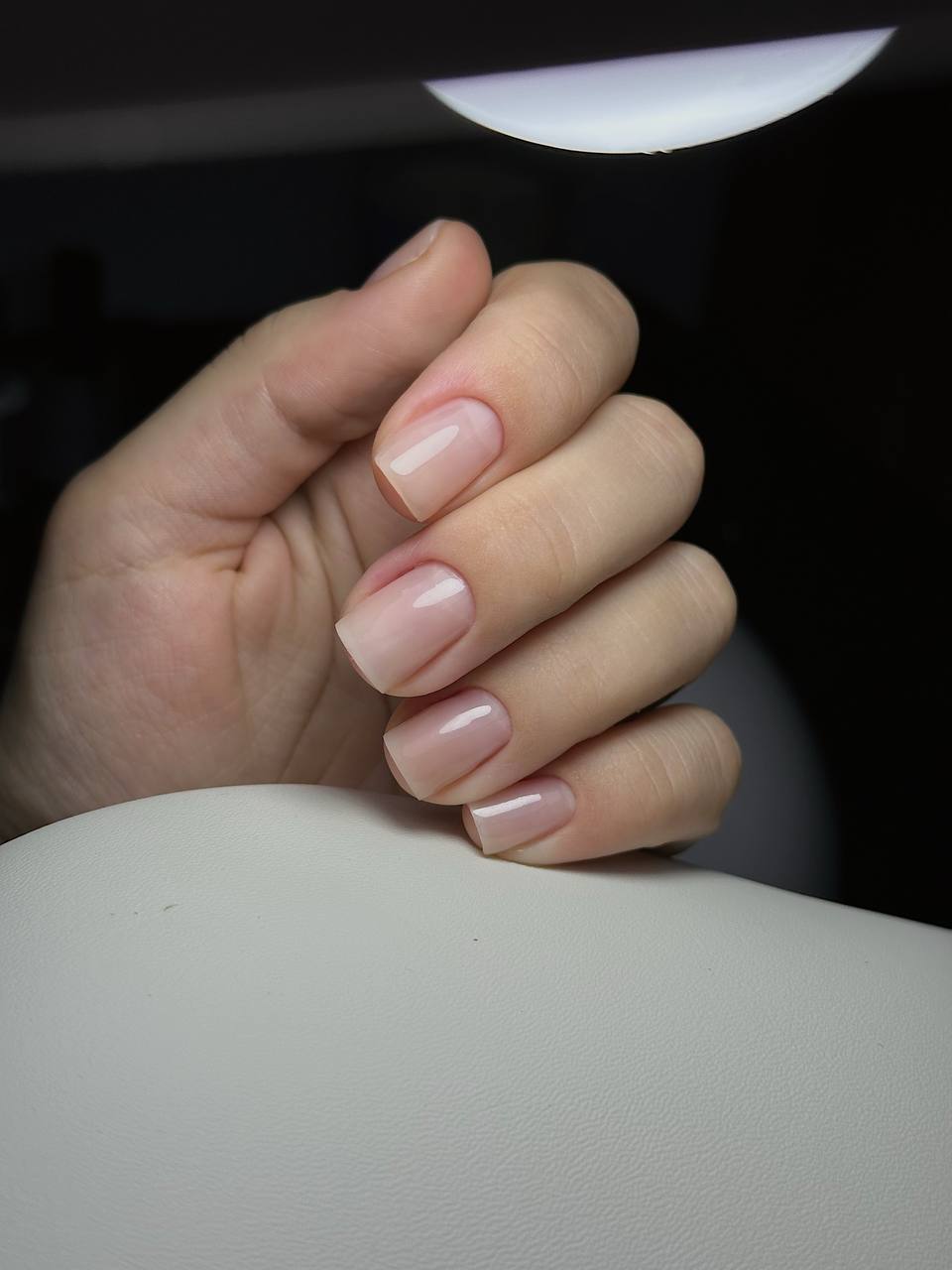 Натуральный глянцевый маникюр NailInna beauty в Дананге