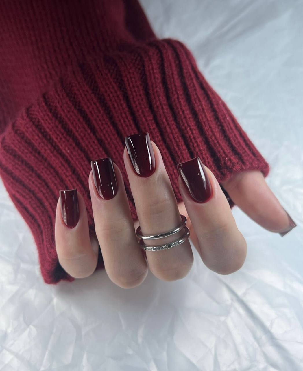 Маникюр глубокого винного оттенка NailInna beauty